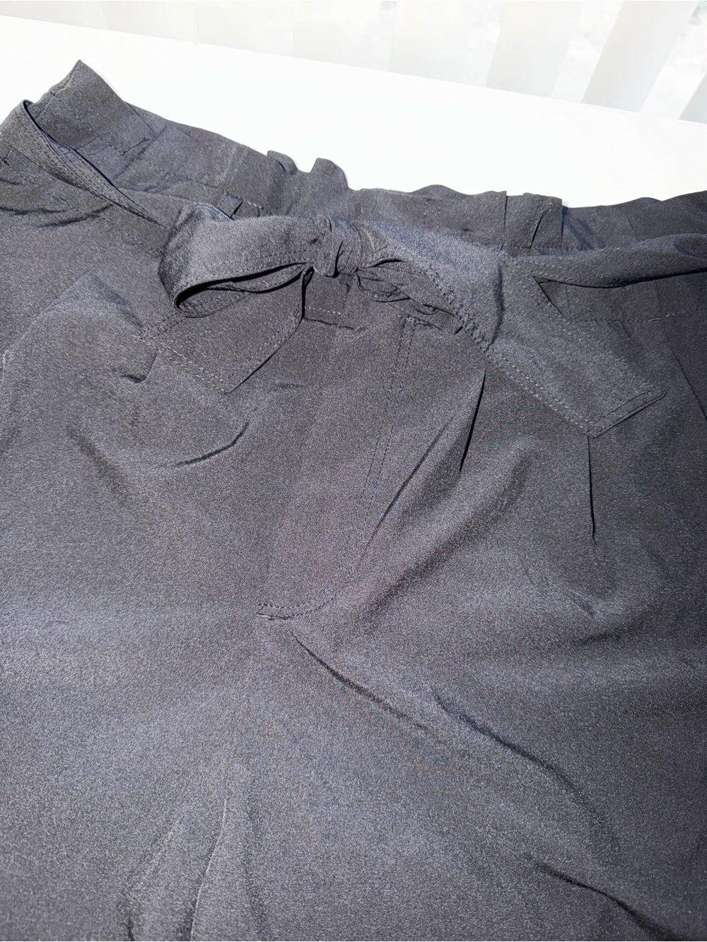 Jade & Ivory black shorts with tie waist size L T0109